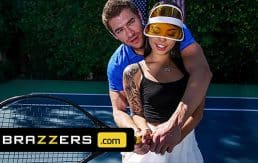 (Xander Corvus) Massages (Gina Valentinas) Foot To Ease Her Pain They End Up Fucking – Brazzers
